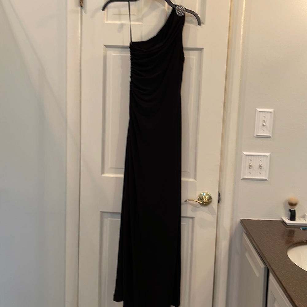 Ralph Lauren size 2 black evening gown! A classic with bejeweled one shoulder